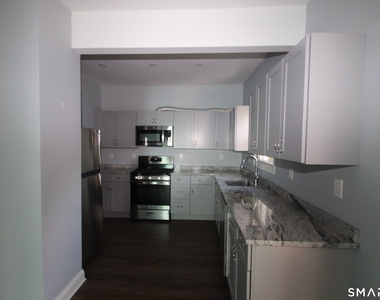60 Perry Avenue - Photo Thumbnail 4