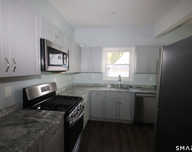 60 Perry Avenue - Photo Thumbnail 3
