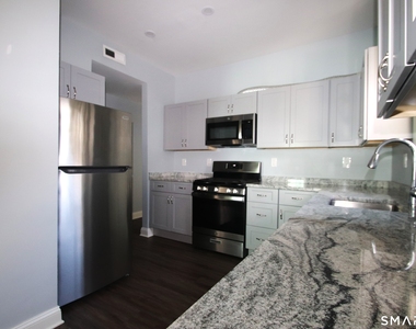 60 Perry Avenue - Photo Thumbnail 2