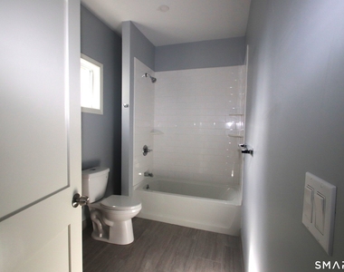 60 Perry Avenue - Photo Thumbnail 5
