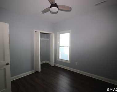60 Perry Avenue - Photo Thumbnail 10