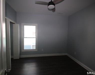 60 Perry Avenue - Photo Thumbnail 11