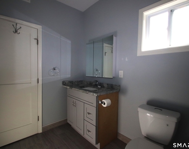 60 Perry Avenue - Photo Thumbnail 6