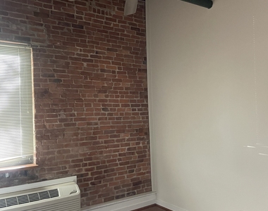 149 Water Street - Photo Thumbnail 7