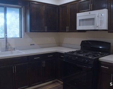 140 Thompson Street - Photo Thumbnail 9