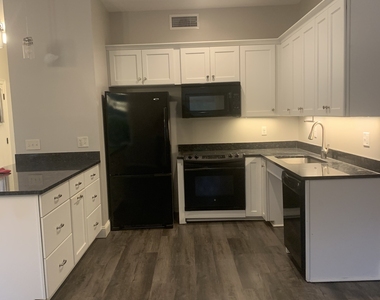 105 Edgewater Circle - Photo Thumbnail 2