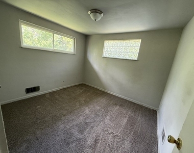 2320 Milburn Street - Photo Thumbnail 6