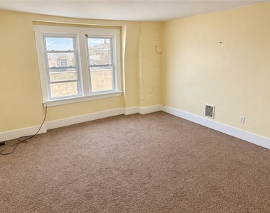 1538 5th Ave - Photo Thumbnail 3