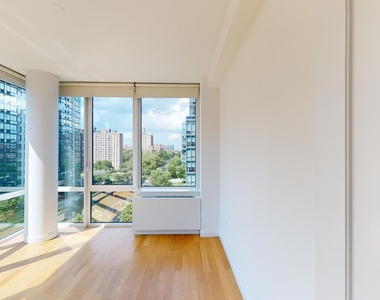 808 Columbus Ave - Photo Thumbnail 3