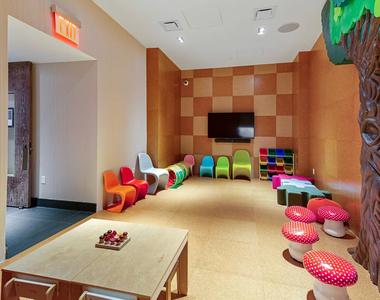 Maiden Lane/Nassau Street - Photo Thumbnail 8