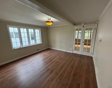 2101 James Street - Photo Thumbnail 4