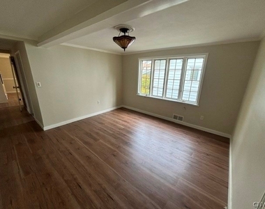 2101 James Street - Photo Thumbnail 5