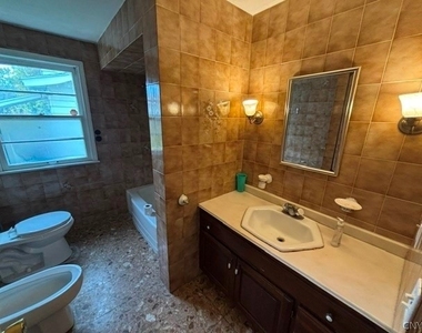 2101 James Street - Photo Thumbnail 11
