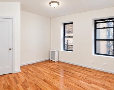 44 Bennett Avenue - Photo Thumbnail 12