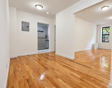 44 Bennett Avenue - Photo Thumbnail 4