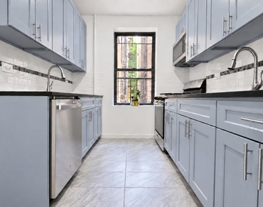 44 Bennett Avenue - Photo Thumbnail 5