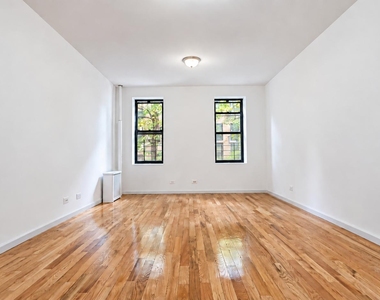 44 Bennett Avenue - Photo Thumbnail 2