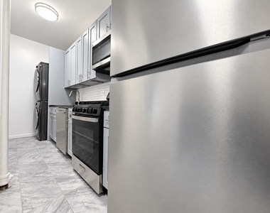121 Bennett Avenue - Photo Thumbnail 7