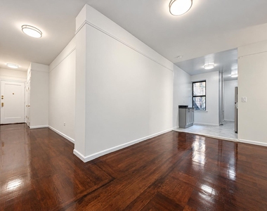 121 Bennett Avenue - Photo Thumbnail 2