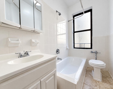 121 Bennett Avenue - Photo Thumbnail 9