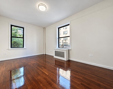 121 Bennett Avenue - Photo Thumbnail 5