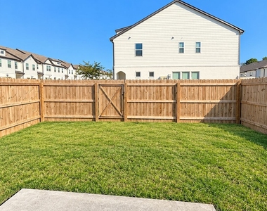 50 Auburn Hill Drive - Photo Thumbnail 12