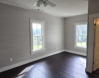 812 Bessie Lane - Photo Thumbnail 16