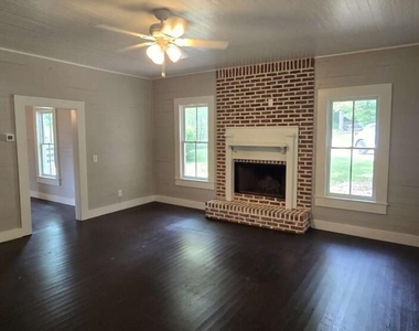 812 Bessie Lane - Photo Thumbnail 9