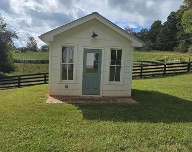 812 Bessie Lane - Photo Thumbnail 32