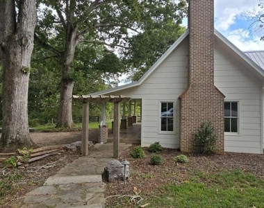 812 Bessie Lane - Photo Thumbnail 2