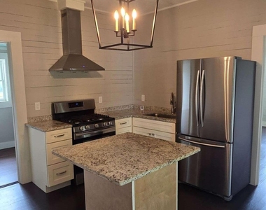 812 Bessie Lane - Photo Thumbnail 21