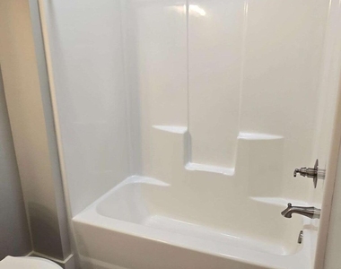 812 Bessie Lane - Photo Thumbnail 19