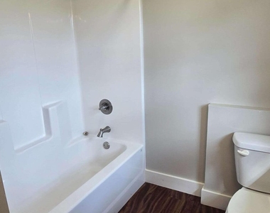 812 Bessie Lane - Photo Thumbnail 28