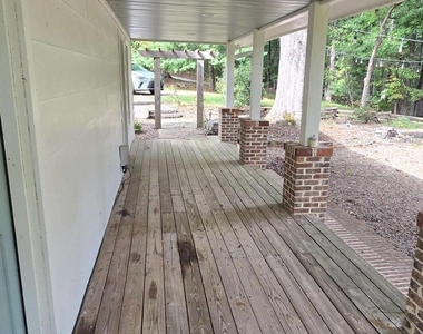 812 Bessie Lane - Photo Thumbnail 5