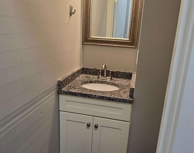 812 Bessie Lane - Photo Thumbnail 13