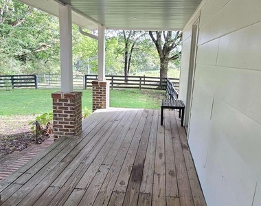 812 Bessie Lane - Photo Thumbnail 6