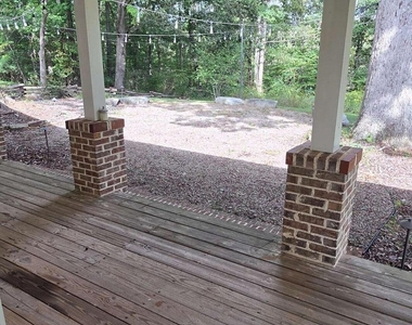 812 Bessie Lane - Photo Thumbnail 8