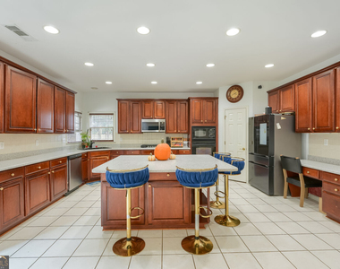 7792 Waterlace Drive - Photo Thumbnail 5