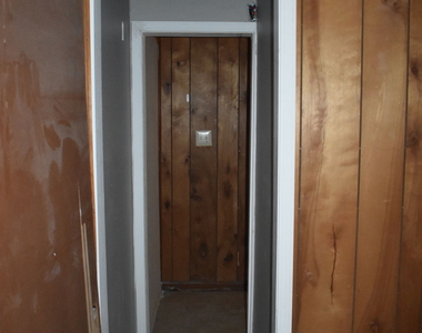 956 Irving Drive - Photo Thumbnail 15