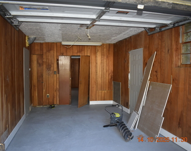 956 Irving Drive - Photo Thumbnail 6