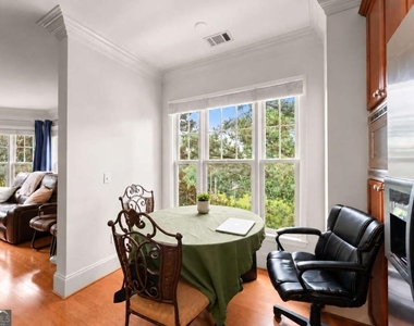 828 Highland Lane Ne - Photo Thumbnail 3