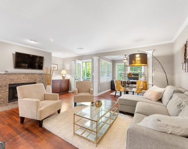 1538 Chantilly Drive - Photo Thumbnail 3