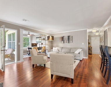 1538 Chantilly Drive - Photo Thumbnail 4