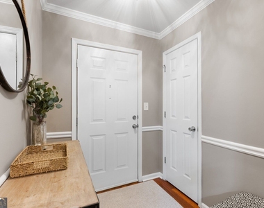 1538 Chantilly Drive - Photo Thumbnail 2