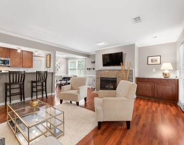 1538 Chantilly Drive - Photo Thumbnail 7