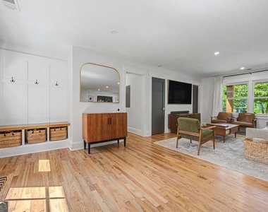 512 Cherokee Street Ne - Photo Thumbnail 9