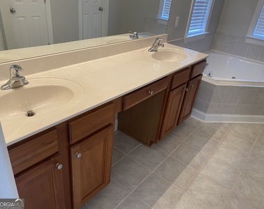 44 Vaux Way - Photo Thumbnail 10