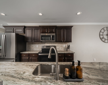 315 Creek Ridge Drive - Photo Thumbnail 7