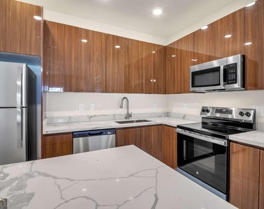 50 S Jackson Street - Photo Thumbnail 7