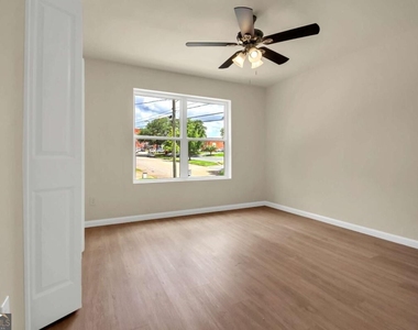 50 S Jackson Street - Photo Thumbnail 16